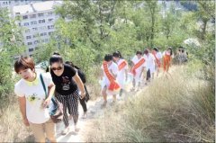马鞍山康豪泌尿专科医院在职党员进社区结对帮扶送温暖