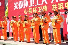 马鞍山康豪情系环卫工,中秋送礼进社区